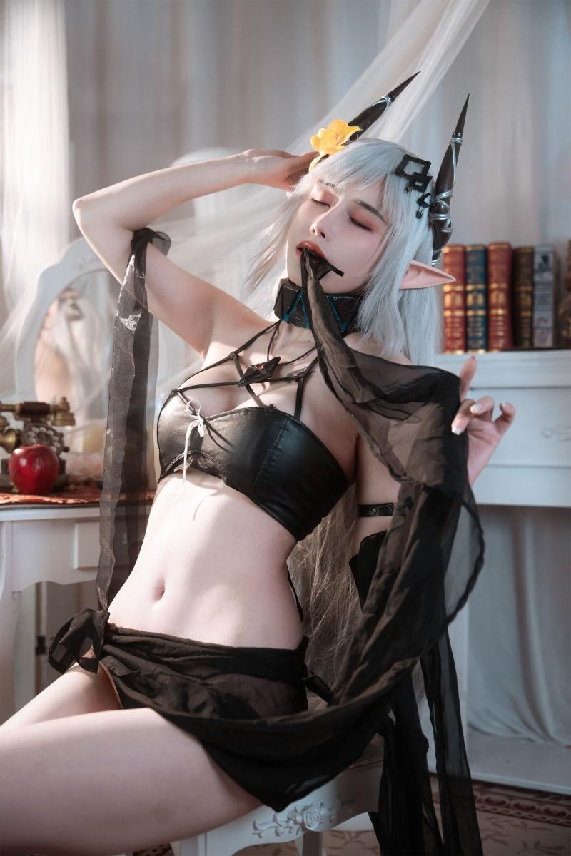 鹿八岁baby 作品合集 [39套][持续更新]【电鸽二次元高清 cos 】