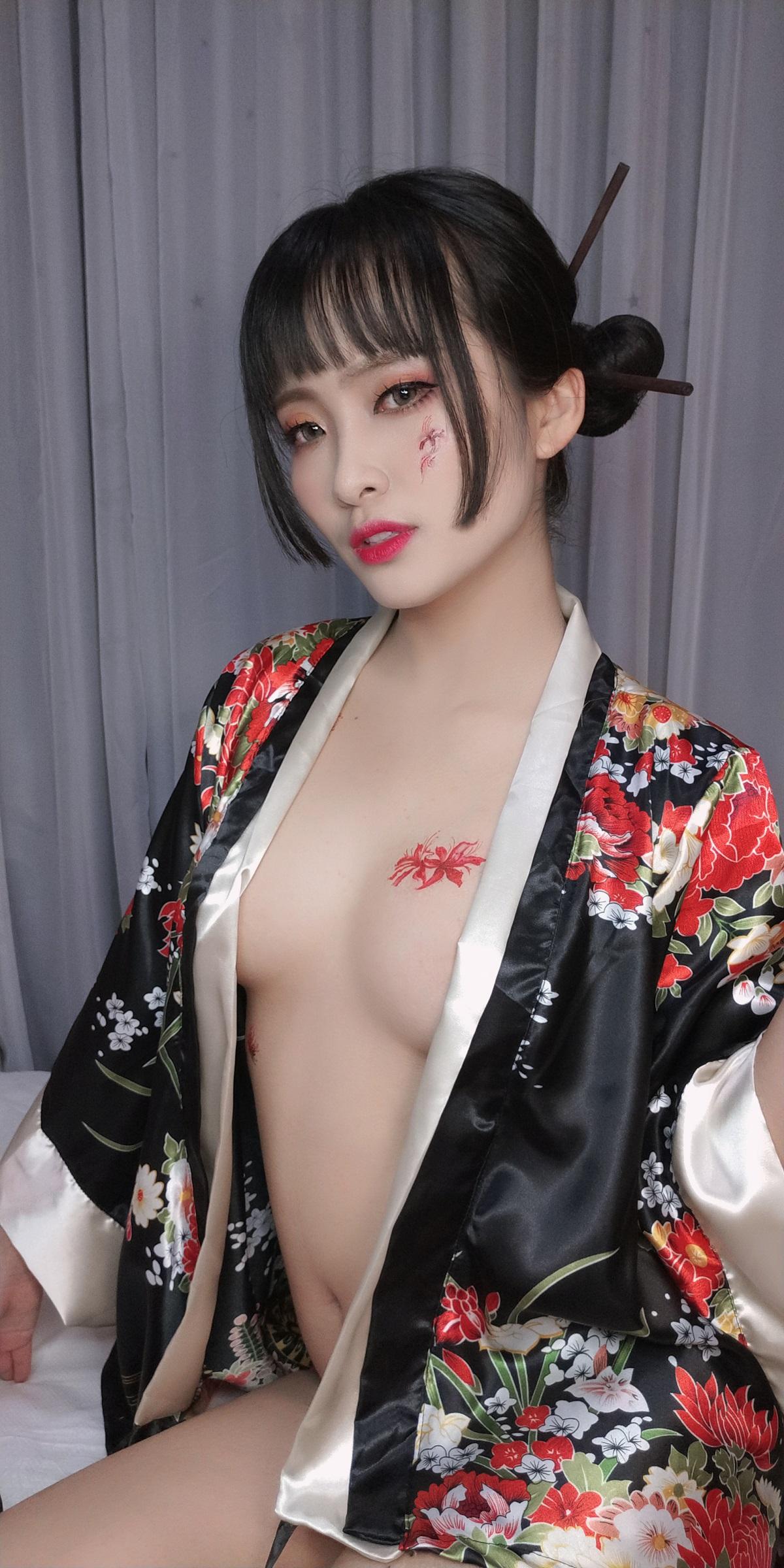 洛璃 LoLiSAMA 作品合集 [106套][持续更新]【电鸽cos 合集大全】